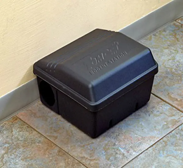 Tomcat 0363410 Rodent Station 4 Bait Securing Rods and 1 Security Key Pest Control