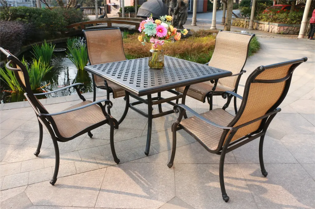 Square 4-Person 43.19-Inch Long Light Metal Dining Set Antique Metal Alloy Aluminum gathercraft