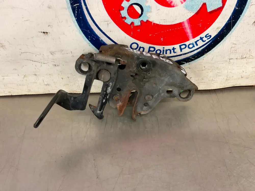 2004 Nissan 350Z Hood Latch Assembly OEM 25BF4DI