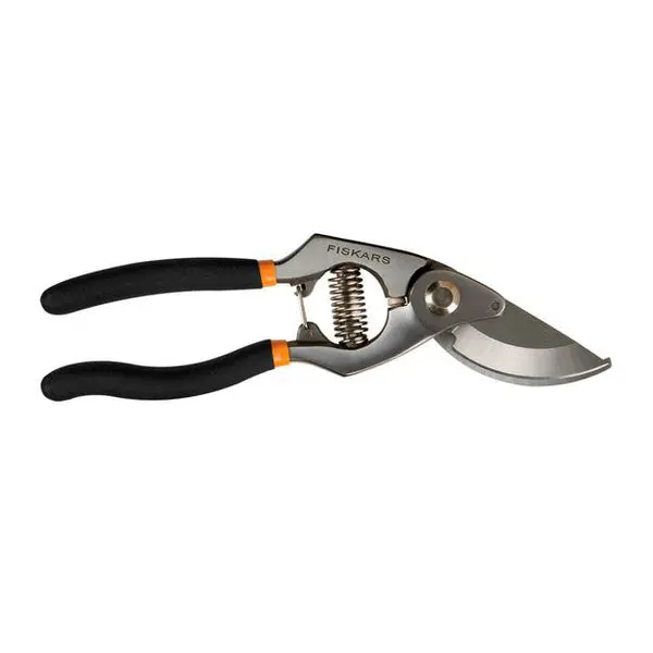 Fiskars Forged Steel Bypass Pruner 3/4 Inch Cutting Capacity Tough Branches