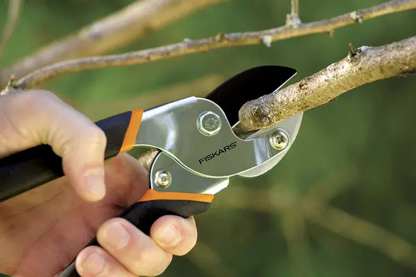 Fiskars Power-Lever Traditional Anvil Pruner 0.625 Inch Cut Capacity