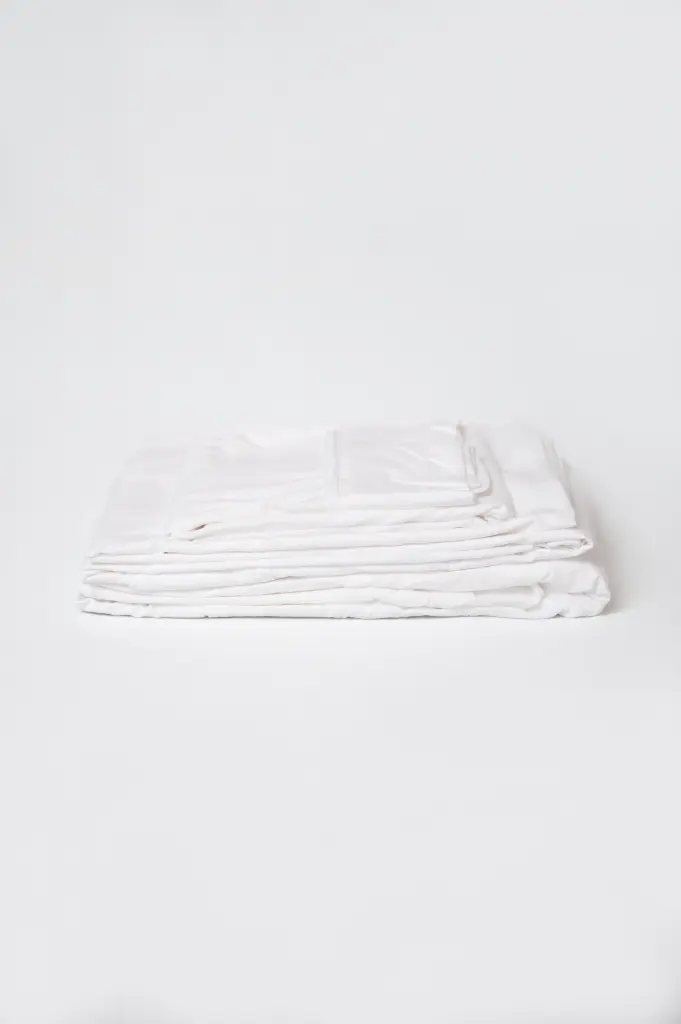 4 Piece White Brushed Microfiber Twin XL Sheet Set Sensitive Skin Safe omne sleep